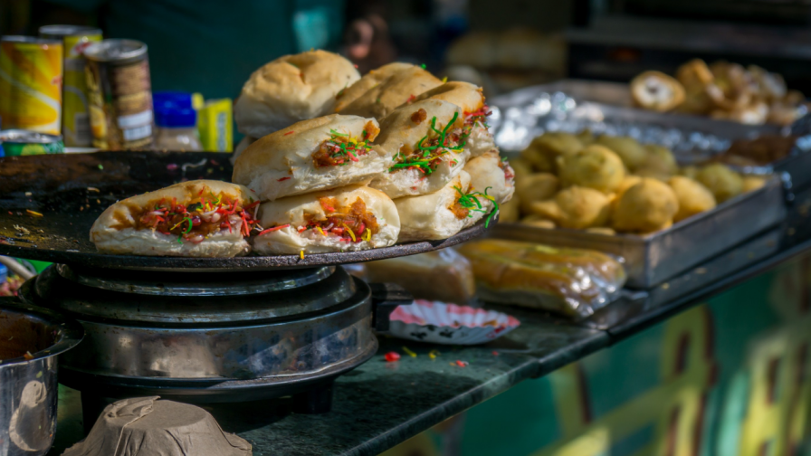 Mumbai`s top-best iconic street food that is loved by Bollywood celebrities